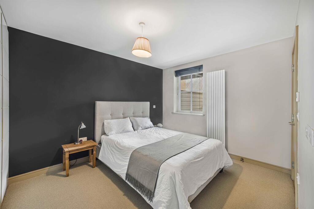 2 bedroom apartment for sale in Hale Road, Hale Barns, Altrincham, WA15